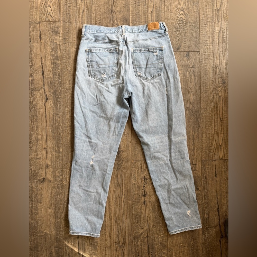 American Eagle Distressed Mom Jean- Size 8 - Picture 3 of 6